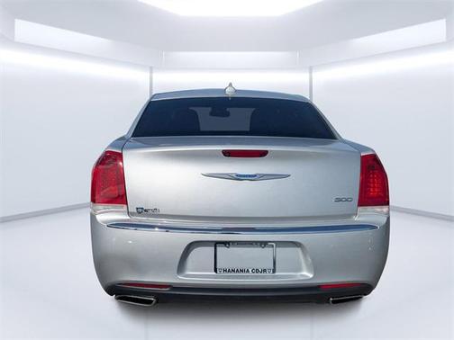 2022 Chrysler 300 Touring