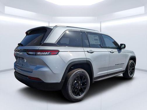 2026 Jeep Grand Cherokee Altitude