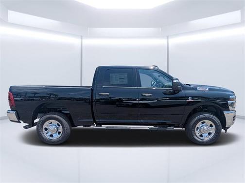 2025 RAM 2500 Tradesman Crew Cab 4x4 6'4' Box
