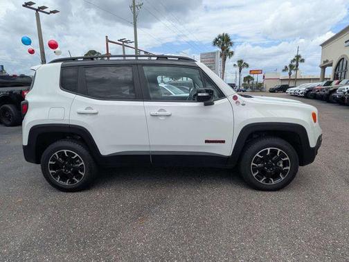 Alpine White Clearcoat 2023 Jeep Renegade Trailhawk
