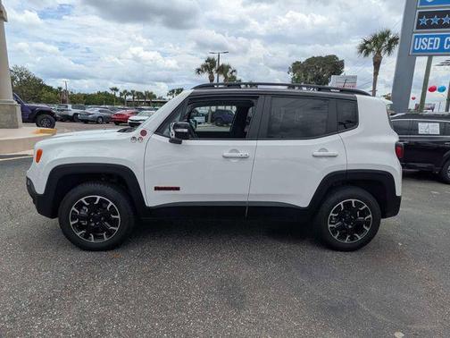 Alpine White Clearcoat 2023 Jeep Renegade Trailhawk