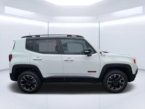 Alpine White Clearcoat 2023 Jeep Renegade Trailhawk