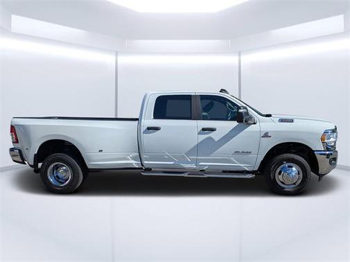 2024 RAM 3500 Big Horn Crew Cab 4x4 8' Box