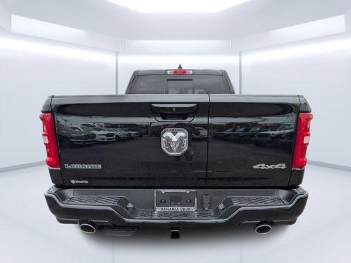 Diamond Black Crystal Pearlcoat 2026 RAM 1500 Laramie