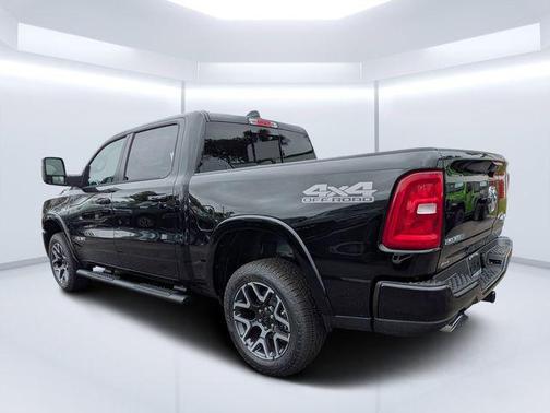 Diamond Black Crystal Pearlcoat 2026 RAM 1500 Laramie