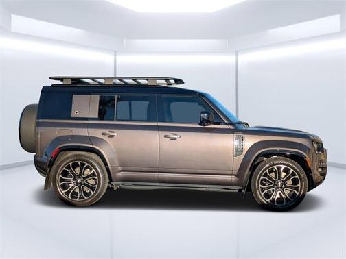 2025 Land Rover Defender 110 V8