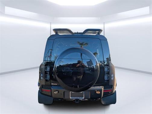 2025 Land Rover Defender 110 V8