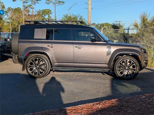2025 Land Rover Defender 110 V8