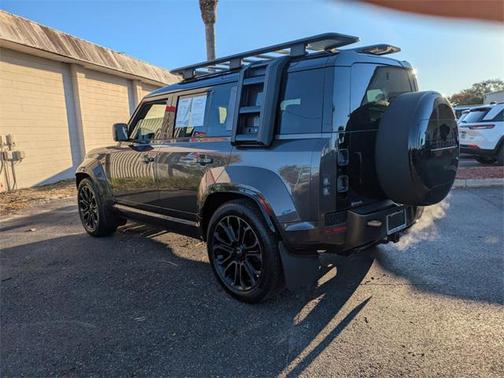 2025 Land Rover Defender 110 V8