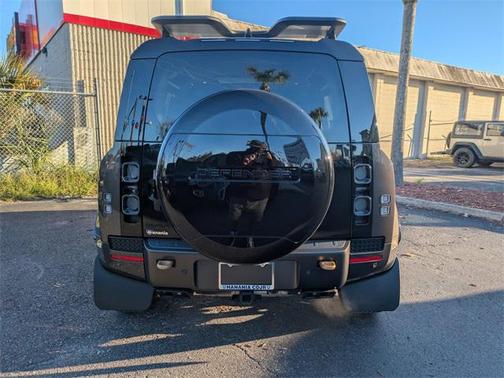 2025 Land Rover Defender 110 V8