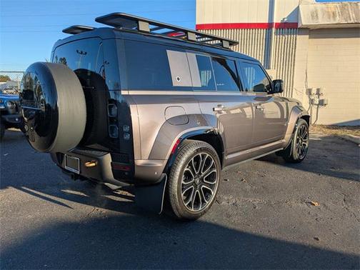 2025 Land Rover Defender 110 V8