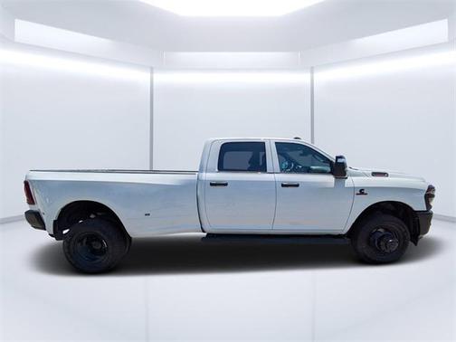 2025 RAM 3500 Tradesman Crew Cab 4x4 8' Box