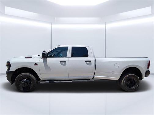2025 RAM 3500 Tradesman Crew Cab 4x4 8' Box
