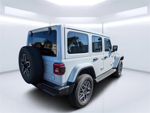 2026 Jeep Wrangler 4-Door Sahara 4x4
