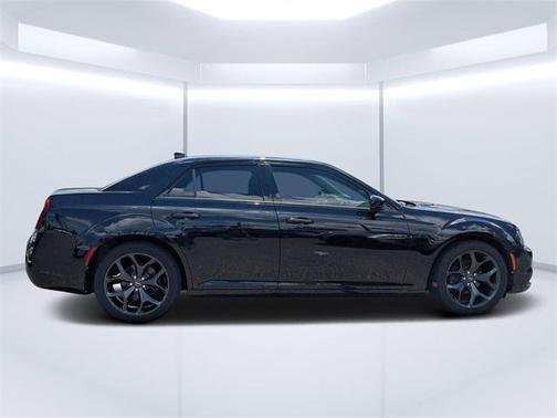 2021 Chrysler 300 Touring