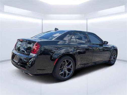 2021 Chrysler 300 Touring