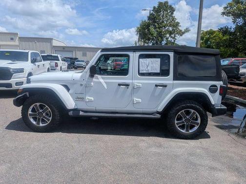 Bright White Clearcoat 2023 Jeep Wrangler 4-Door Sahara 4x4