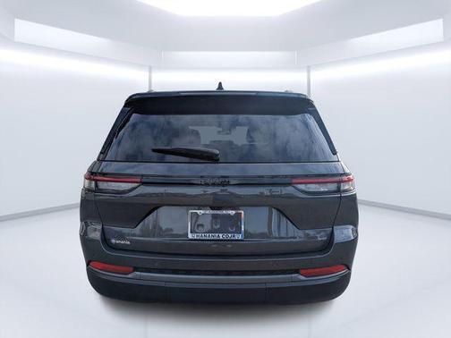 Baltic Gray Metallic Clearcoat 2026 Jeep Grand Cherokee Altitude