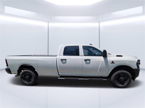 2025 RAM 3500 Tradesman Crew Cab 4x4 8' Box
