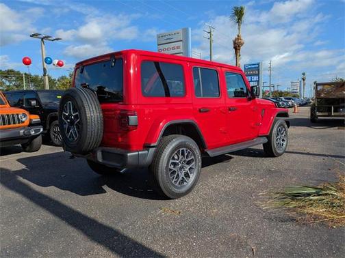 2025 Jeep Wrangler 4-Door Sahara 4x4