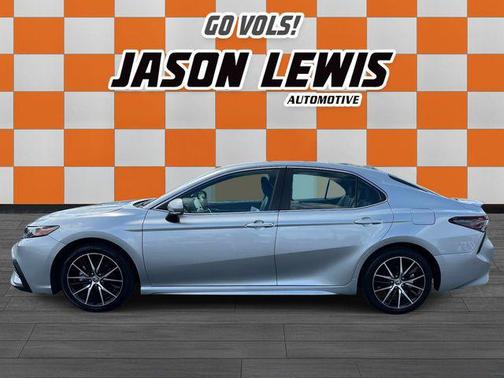 Celestial Silver Metallic 2023 Toyota Camry SE