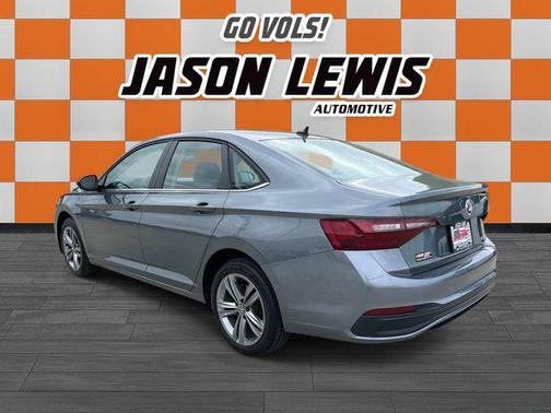 Platinum Gray Metallic 2024 Volkswagen Jetta 1.5T SE
