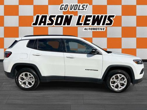 Bright White Clearcoat 2024 Jeep Compass Latitude