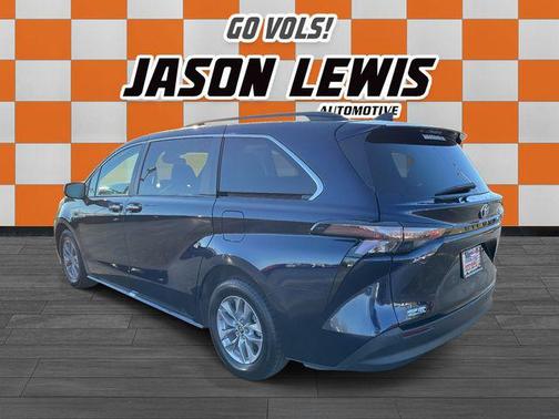 2024 Toyota Sienna XLE