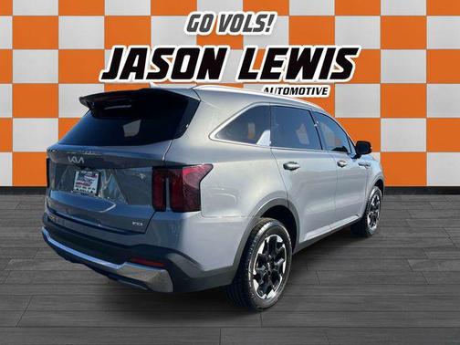Everlasting Silver 2024 Kia Sorento S