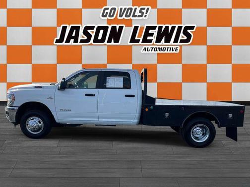 Bright White Clearcoat 2024 RAM 3500 Big Horn Crew Cab 4x4 8' Box