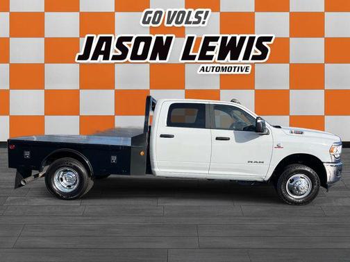 Bright White Clearcoat 2024 RAM 3500 Big Horn Crew Cab 4x4 8' Box