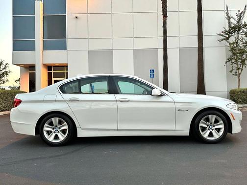 2012 BMW 528 528i Sedan 4D