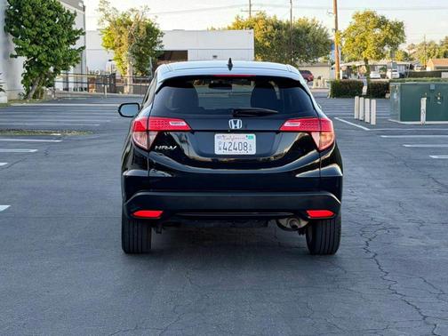 Crystal Black Pearl 2016 Honda HR-V EX