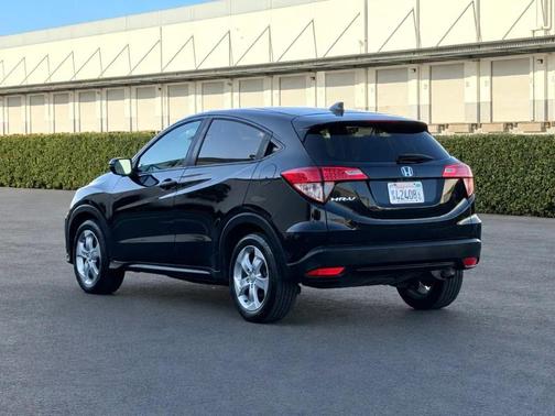 Crystal Black Pearl 2016 Honda HR-V EX