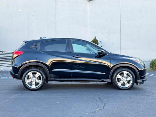 Crystal Black Pearl 2016 Honda HR-V EX