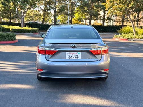 2013 Lexus ES 300h Base