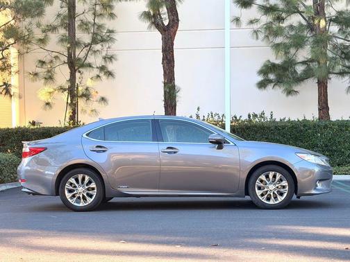 2013 Lexus ES 300h Base