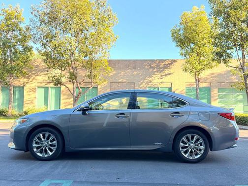 2013 Lexus ES 300h Base