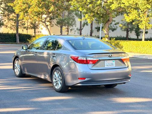 2013 Lexus ES 300h Base