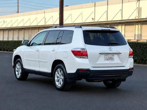 Blizzard Pearl 2013 Toyota Highlander SE