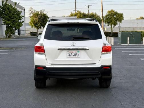 Blizzard Pearl 2013 Toyota Highlander SE