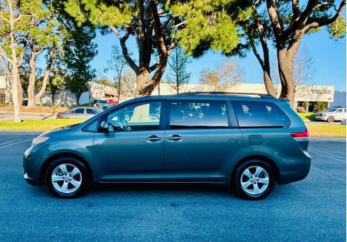 2011 Toyota Sienna LE