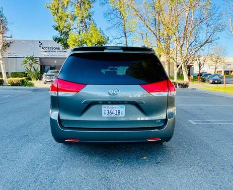 2011 Toyota Sienna LE