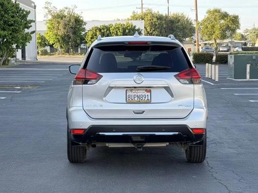Brilliant Silver Metallic 2020 Nissan Rogue SV