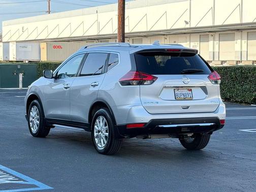 Brilliant Silver Metallic 2020 Nissan Rogue SV