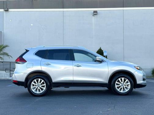 Brilliant Silver Metallic 2020 Nissan Rogue SV