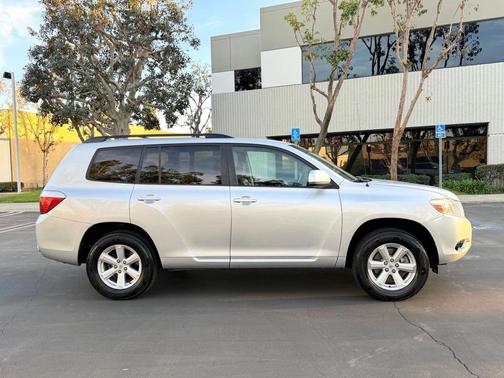 2010 Toyota Highlander SE