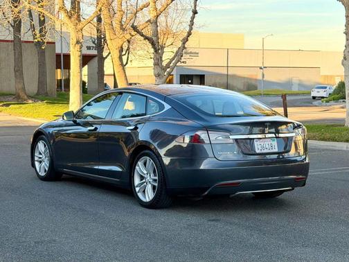2015 Tesla Model S 85