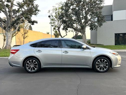 2018 Toyota Avalon Hybrid Limited