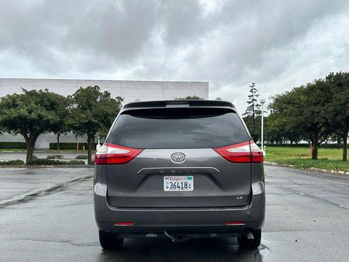2016 Toyota Sienna LE